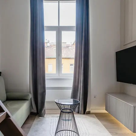 Cozy Pastel & Botanical Mezzanine Apartamento
