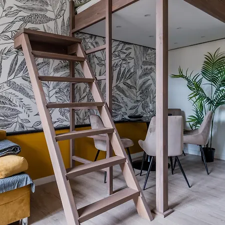 Cozy Pastel & Botanical Mezzanine Apartamento Budapest